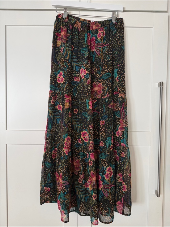 Evereve Dresses & Skirts - Evereve Black Maxi Skirt with Pink & Teal Floral Print